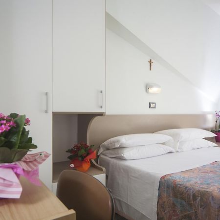 Hotel Latini Rimini Exterior photo